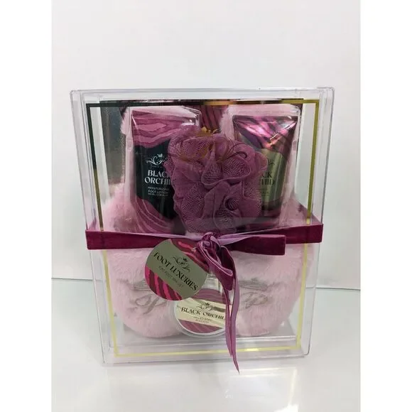 Paris Hilton Foot Scrub Lotion Milled Soap Luxuries 5 Piece Gift‎ Pack Slippers